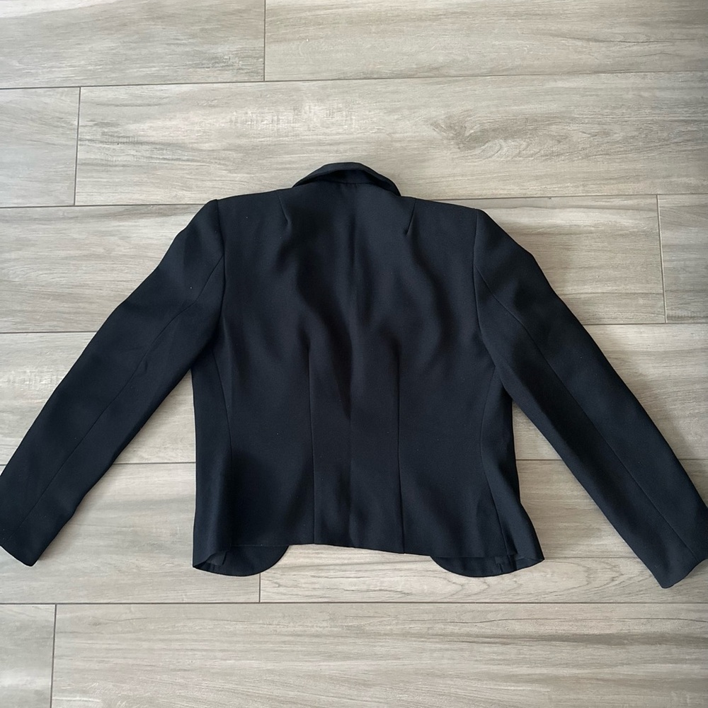 Women’s skirt and jacket set - Picture 12 of 12